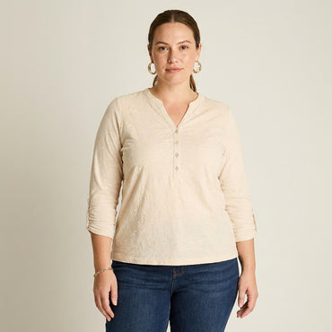 Polera Arena Manga Larga con Cuello Mao y Detalles Bordados