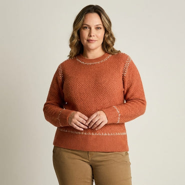 Sweater Terracota con Textura y Detalle de Pespunte en Tejido en modelo plus size