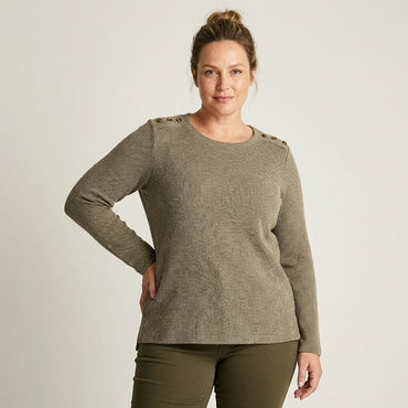 Polera Verde Oliva De Lanilla Con Botones En Hombro en modelo plus size