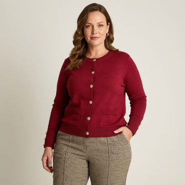 Cardigan Rojo con Botones Dorados en Tejido en modelo plus size