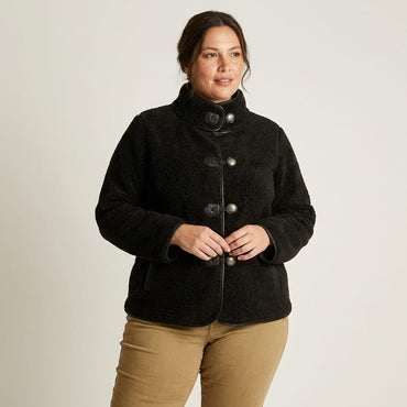 Chaqueta Negra de Sherpa con Botones y Detalles en Ecocuero en modelo plus size