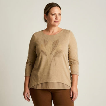 Polera Camel Lanilla Manga Larga Terminación en Punta Estampado en modelo plus size