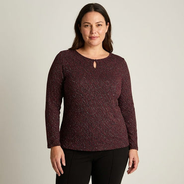 Polera Burdeo de Lanilla con Lúrex y Detalle en Escote en modelo plus size