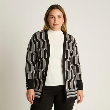 Tapado Negro con Estampado Geométrico Jacquard en Tejido en modelo plus size