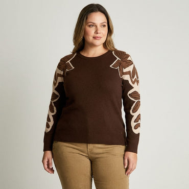 Sweater Café con Estampado Floral en modelo plus size