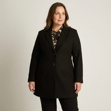 Abrigo Negro De Dos Botones Con Corte Sastre en modelo plus size