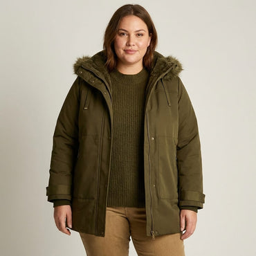 Parka Verde con Gorro fijo y Forro en modelo plus size