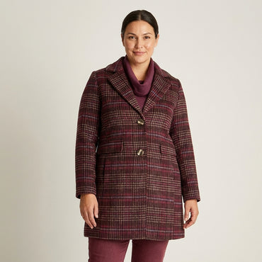 Abrigo de dos botones burdeo con estampado a cuadros en modelo plus size