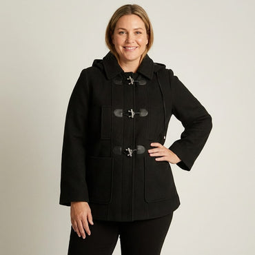 Montgomery Negro con Gorro y Alamares en modelo plus size
