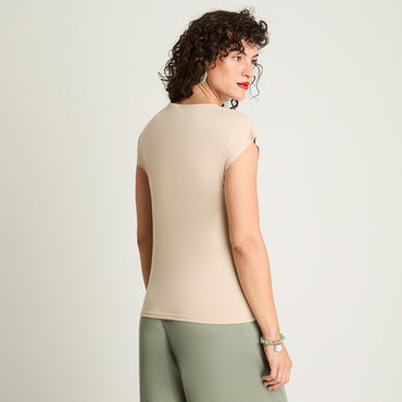 Polera Manga Corta Escote V Con Lurex Beige Curvi