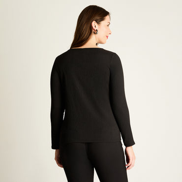 Polera Negra con Detalle en Escote