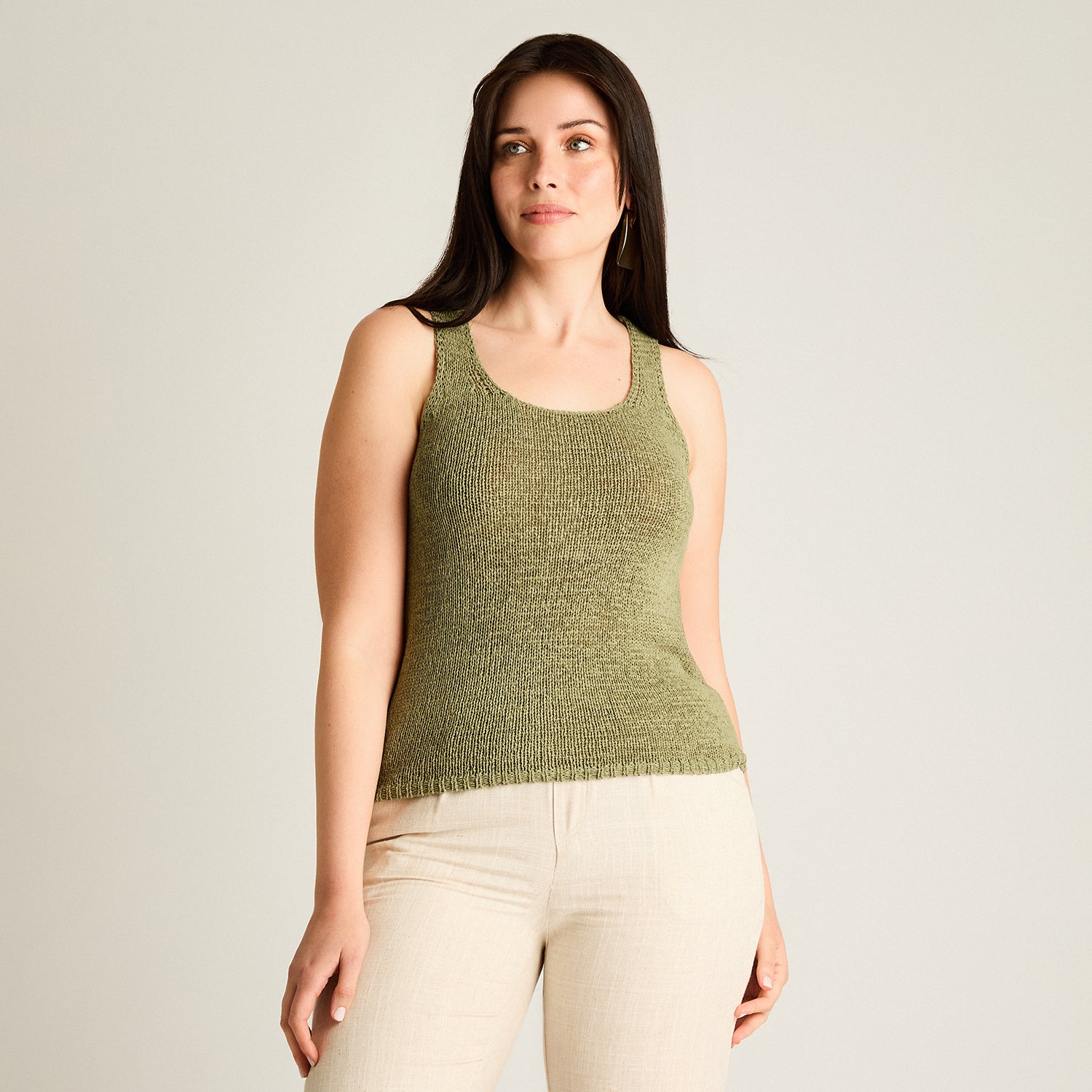 Polera Oliva Sin Mangas Elasticidad Media Sin Forro Calce Normal