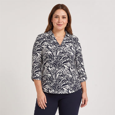 Polera Manga 3/4 Cuello Camisero Estampada Azul en modelo plus size