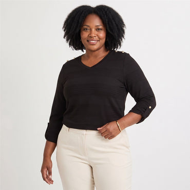 Polera Manga Larga Lisa con Botones en Hombro Negro en modelo plus size