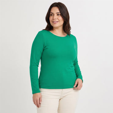 Polera Escote Redondo Lisa Básica Verde en modelo plus size