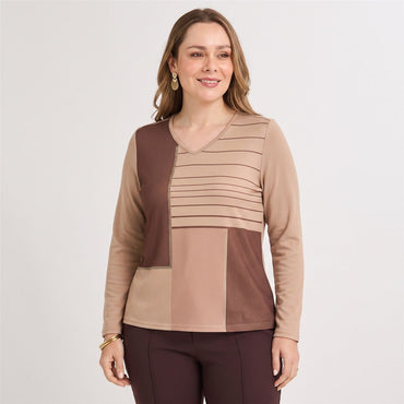 Polera Lanilla Bloques de Color con Strass Café en modelo plus size