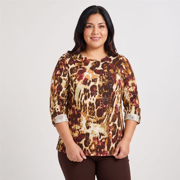 Polera Lanilla Estampada con Aplicación de Lentejuelas Café en modelo plus size