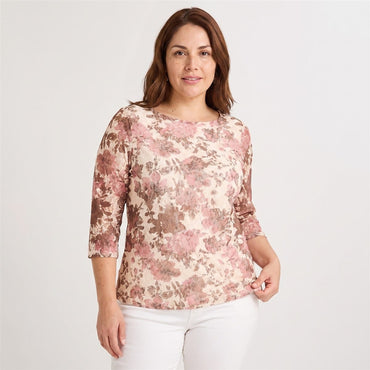 Polera de Encaje Estampada Amarillo en modelo plus size