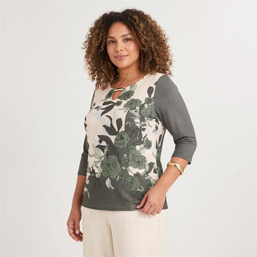 Polera Polyspandex Manga 3/4 Verde en modelo plus size