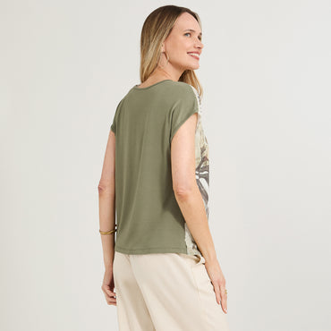Polera Mix Fabric Estampado Localizado Frontal Verde