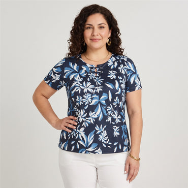 Polera Polyspandex con Aplicación en Escote Azul en modelo plus size