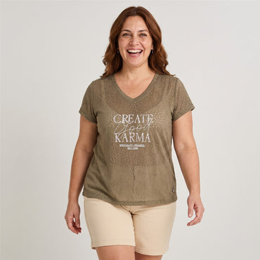 Polera con Técnica Deboré Estampada Verde en modelo plus size