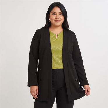 Tapado Manga Larga Negro en modelo plus size