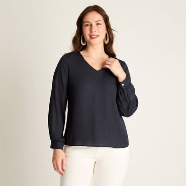 Blusa Azul Manga Larga con Botón en Espalda en modelo plus size