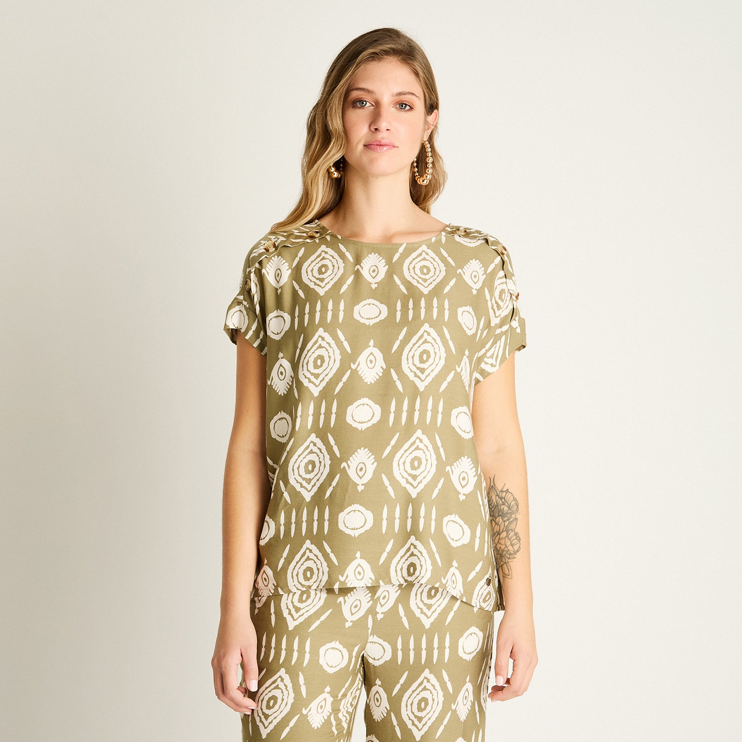 Blusa Verde con Estampado Étnico