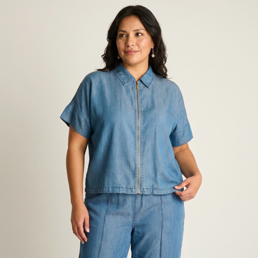Blusa Azul Denim en modelo plus size