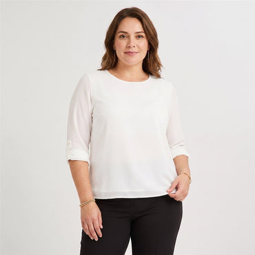 Blusa Lisa Escote Redondo Manga Roll Up Blanco en modelo plus size