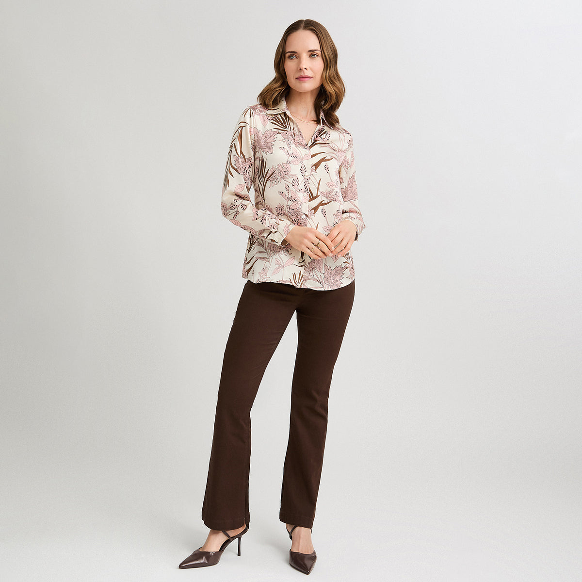 Blusa Manga Larga de Satin con Botones Estampada Beige