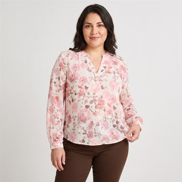 Blusa Escote Mao un Botón Rosado en modelo plus size