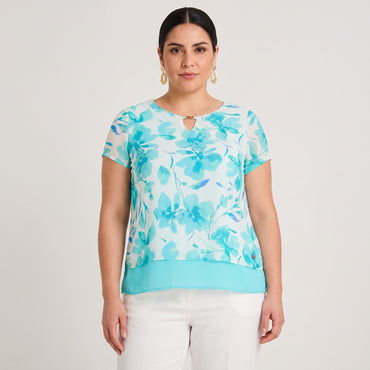 Blusa con Faldón Manga Corta Celeste en modelo plus size