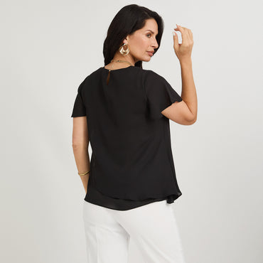 Blusa Escote V con Capas Negro