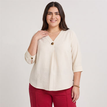 Blusa Manga 3/4 con Botón Crudo en modelo plus size