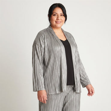 Tapado Negro Manga Kimono Sin Cuello en modelo plus size