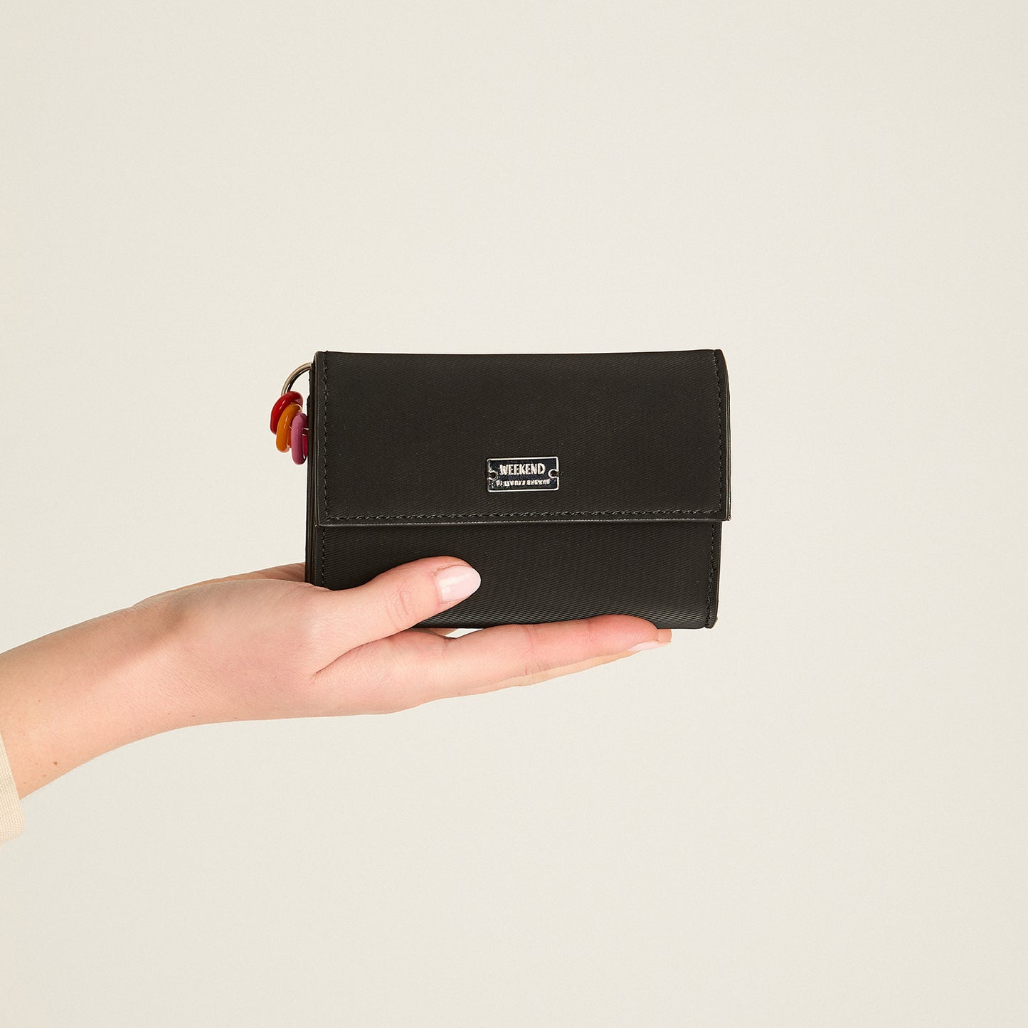 Billetera Negra Compacta con Broche