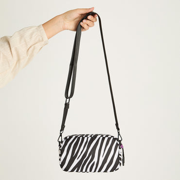 Cartera Bandolera Animal Print Negro Curvi