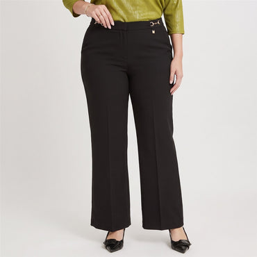 Pantalón Formal Palazzo con Cadena en Pretina Negro en modelo plus size