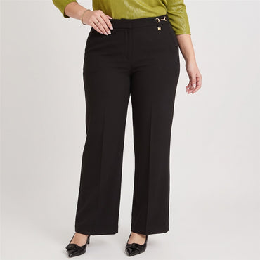 Pantalón Formal Palazzo con Cadena en Pretina Negro en modelo plus size