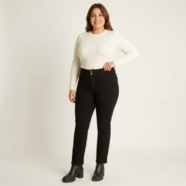 Jeans Recto Negro Push Up de Cinco Bolsillos en modelo plus size