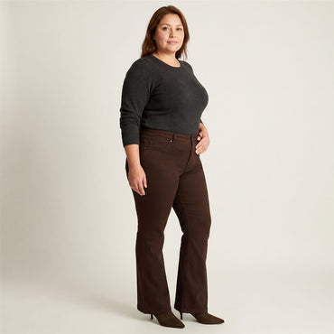 Jeans Café Corte Flare en Denim en modelo plus size