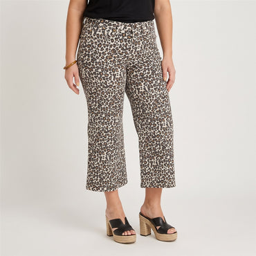 Jeans Culotte un Botón Camel en modelo plus size