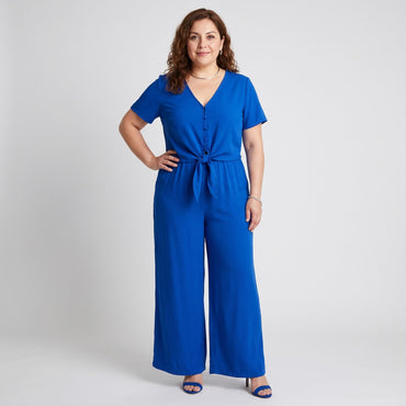 Enterito Manga Corta con Amarra en Cintura Azul en modelo plus size