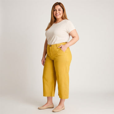 Pantalón Mostaza Culotte No Elasticado Calce Normal en modelo plus size