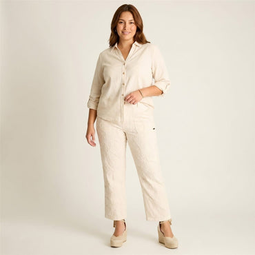 Pantalón Recto Arena Bordado con Bolsillos en modelo plus size