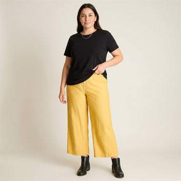 Pantalón Culotte Mostaza con Bolsillos Con Elástico en Cintrura en modelo plus size