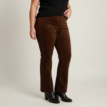 Pantalon Cafe Cotele Flare en modelo plus size