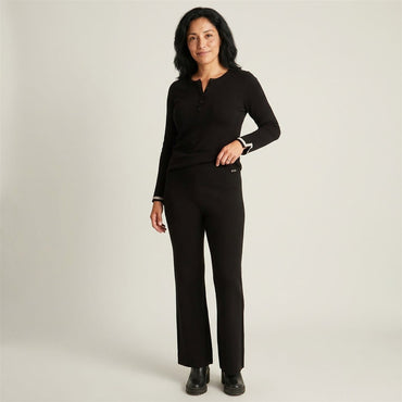 Pantalón Negro Flare Tejido en modelo plus size